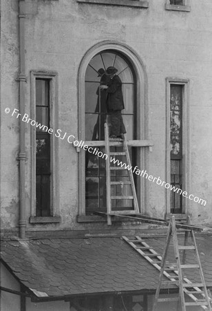 MAN FITTING LEADED GLASS AT RERE OF 35 LEESON STREET